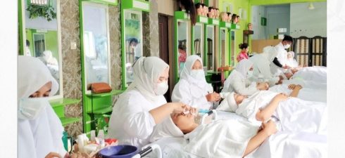 Menurut Ibu Nurul LT Yuniart Industri kecantikan saat ini berkembang pesat, sehingga Menjadi Profesional Kecantikan serta Membangun Karir di Bidang […]